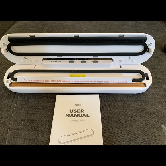 SOLD Food Vacuum Sealer. - Picture 1 of 3